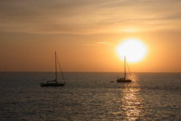 Galerie: Die besten Aussichten 2004 ocean sunsetwithboats 20040507 Finca Argayall (La Gomera)